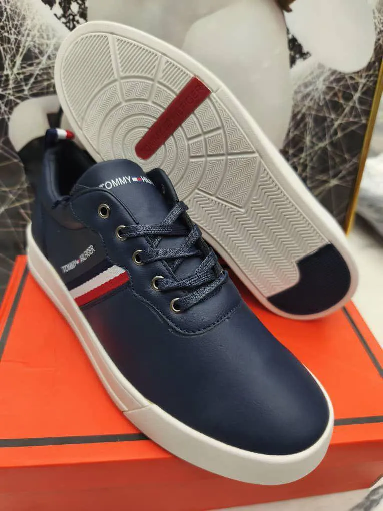 Photo de Galerie 7 - Petites Annonces | Step Out In Style With Premium Lacoste Sneakers 🔥, Bonduma, Buea, Cameroun | Vêtements, chaussures et autres  > Chaussures pour hommes