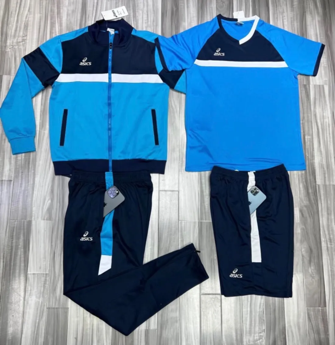 Photo de Galerie 3 - Petites Annonces | Track Suit, Cho Obili, Yaoundé, Cameroun | Vêtements, chaussures et autres  > Vêtements pour hommes