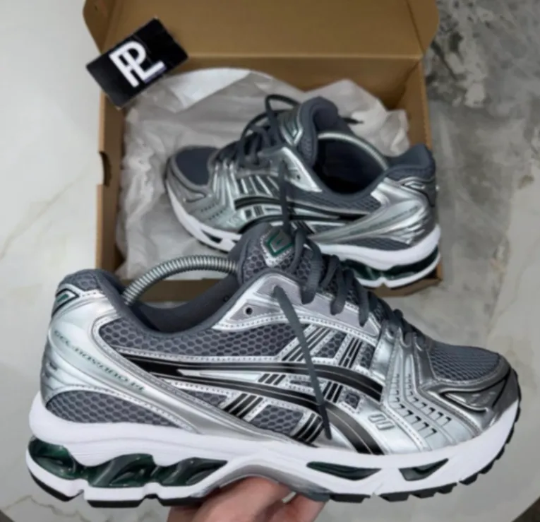 Photo Principale - Petites Annonces | Tennis Shoes, Simbock, Yaoundé, Cameroun | Vêtements, chaussures et autres  > Chaussures pour hommes