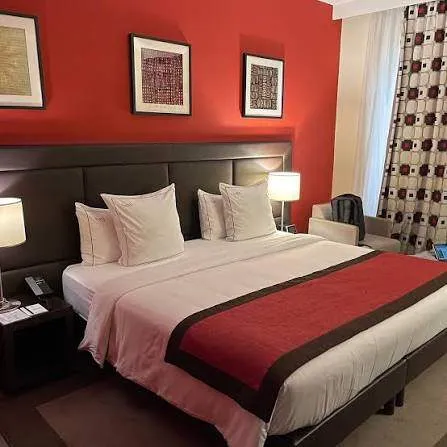 Photo de Galerie 8 - Petites Annonces | Hôtel Akwa Palace Douala, Akwa, Douala, Cameroun | Général et autres 