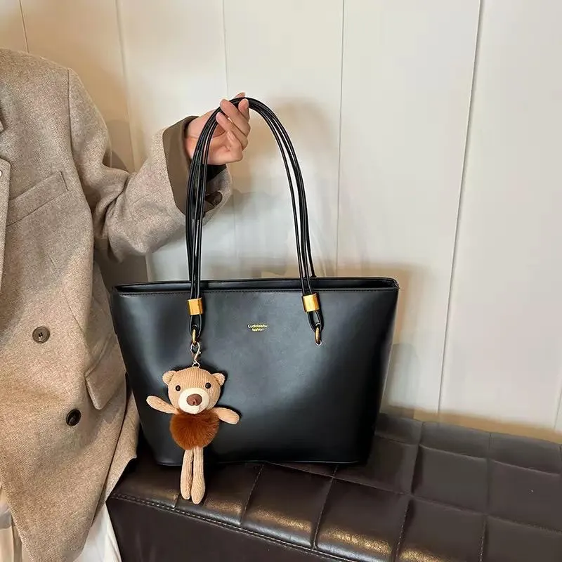 Photo Principale - Petites Annonces | Cute Leather Handbags, Ago palace way, Lagos, Nigéria | Vêtements, chaussures et autres 