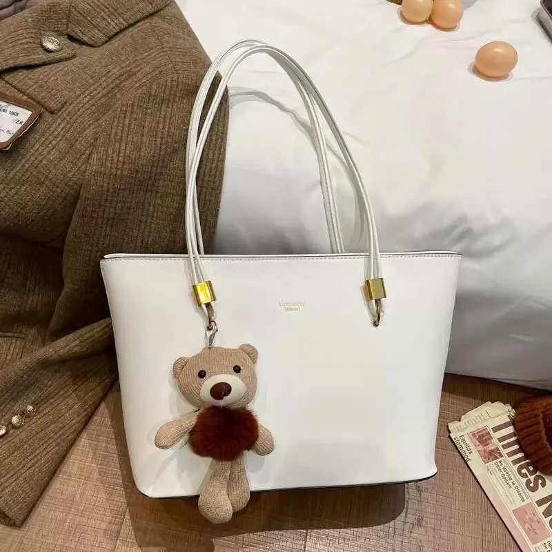 Photo de Galerie 1 - Petites Annonces | Cute Leather Handbags, Ago palace way, Lagos, Nigéria | Vêtements, chaussures et autres 