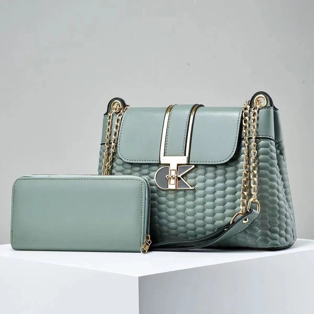 Photo de Galerie 2 - Petites Annonces | Hand Bag, Ago palace way, Lagos, Nigéria | Vêtements, chaussures et autres  > Autres et accessoires