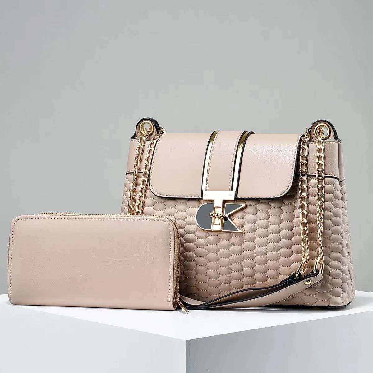 Photo de Galerie 3 - Petites Annonces | Hand Bag, Ago palace way, Lagos, Nigéria | Vêtements, chaussures et autres  > Autres et accessoires