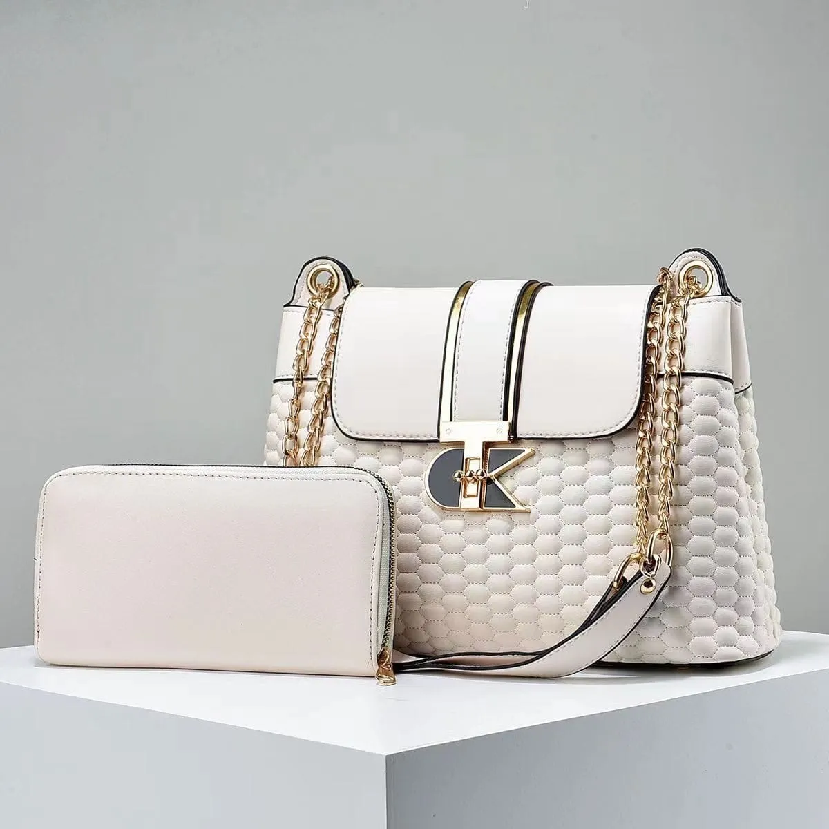 Photo de Galerie 5 - Petites Annonces | Hand Bag, Ago palace way, Lagos, Nigéria | Vêtements, chaussures et autres  > Autres et accessoires