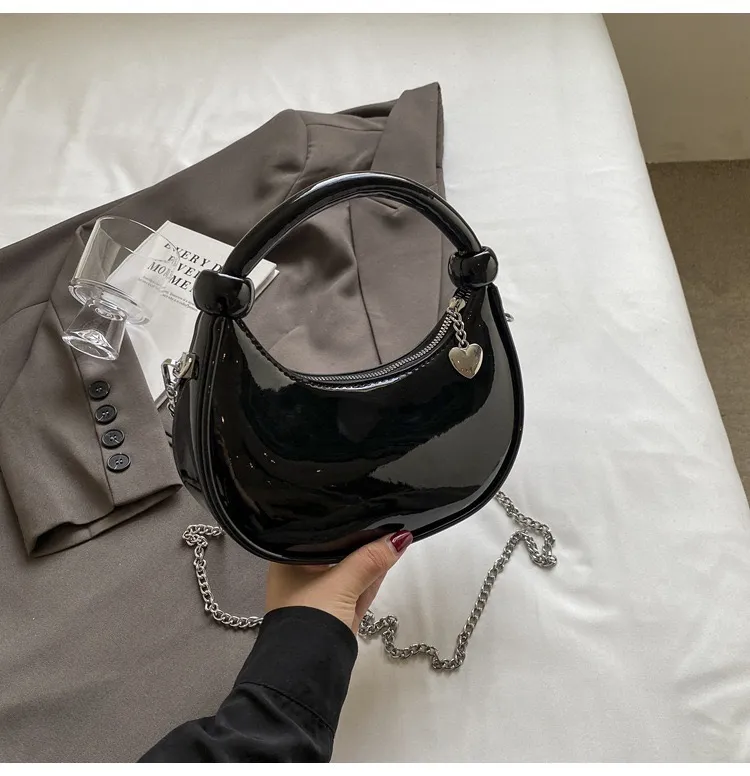 Photo de Galerie 3 - Petites Annonces | Hand Bags, Ago palace way, Lagos, Nigéria | Vêtements, chaussures et autres  > Autres et accessoires