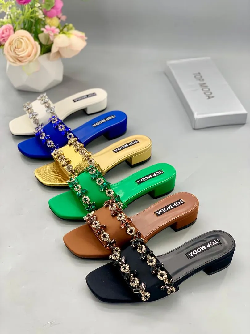 Photo Principale - Petites Annonces | Classy Female  Slippers, Ago palace way, Lagos, Nigéria | Vêtements, chaussures et autres  > Autres et accessoires