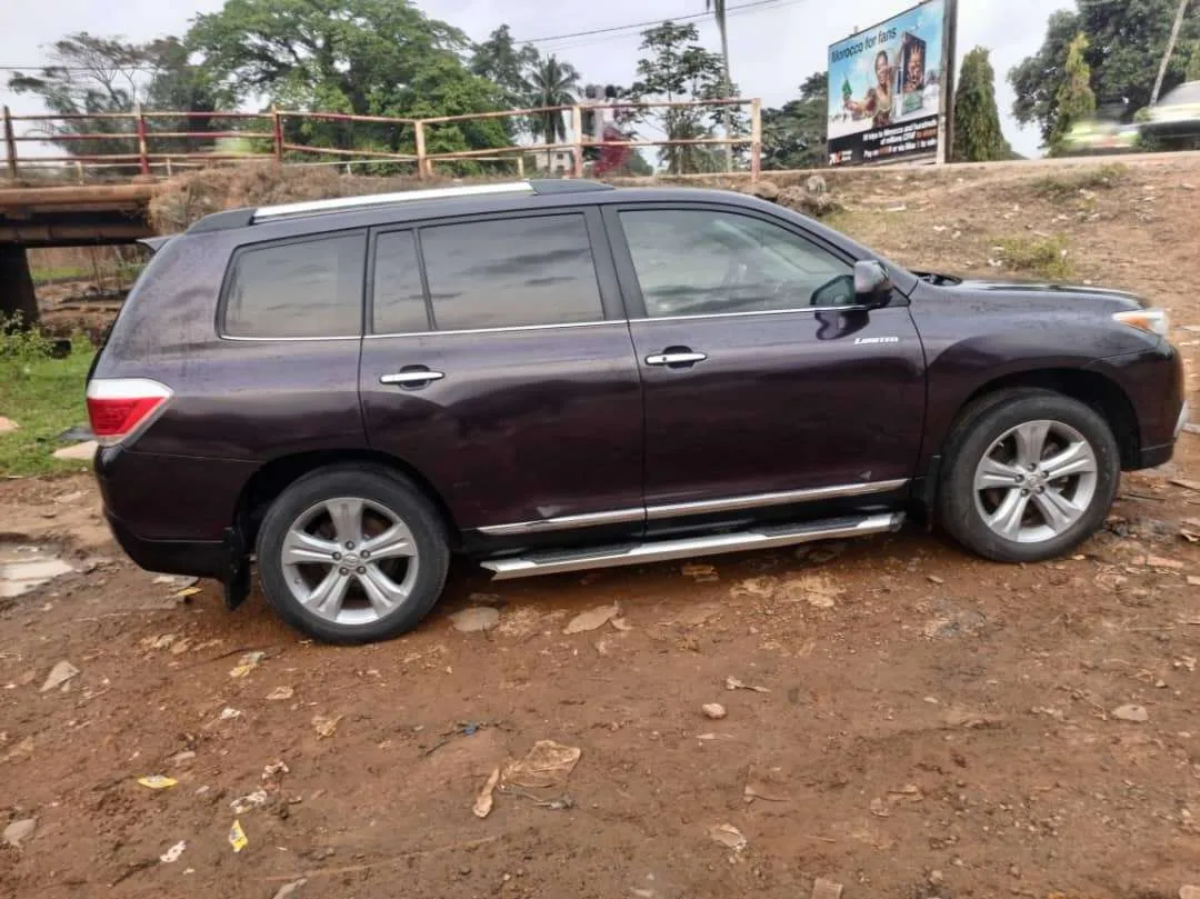 Photo de Galerie 2 - Petites Annonces | Car For Sale – Clean & Powerful  Toyota Highlander 2013 Model, GRA, Buea, Cameroun | Véhicules et moteurs  > Voitures et camions