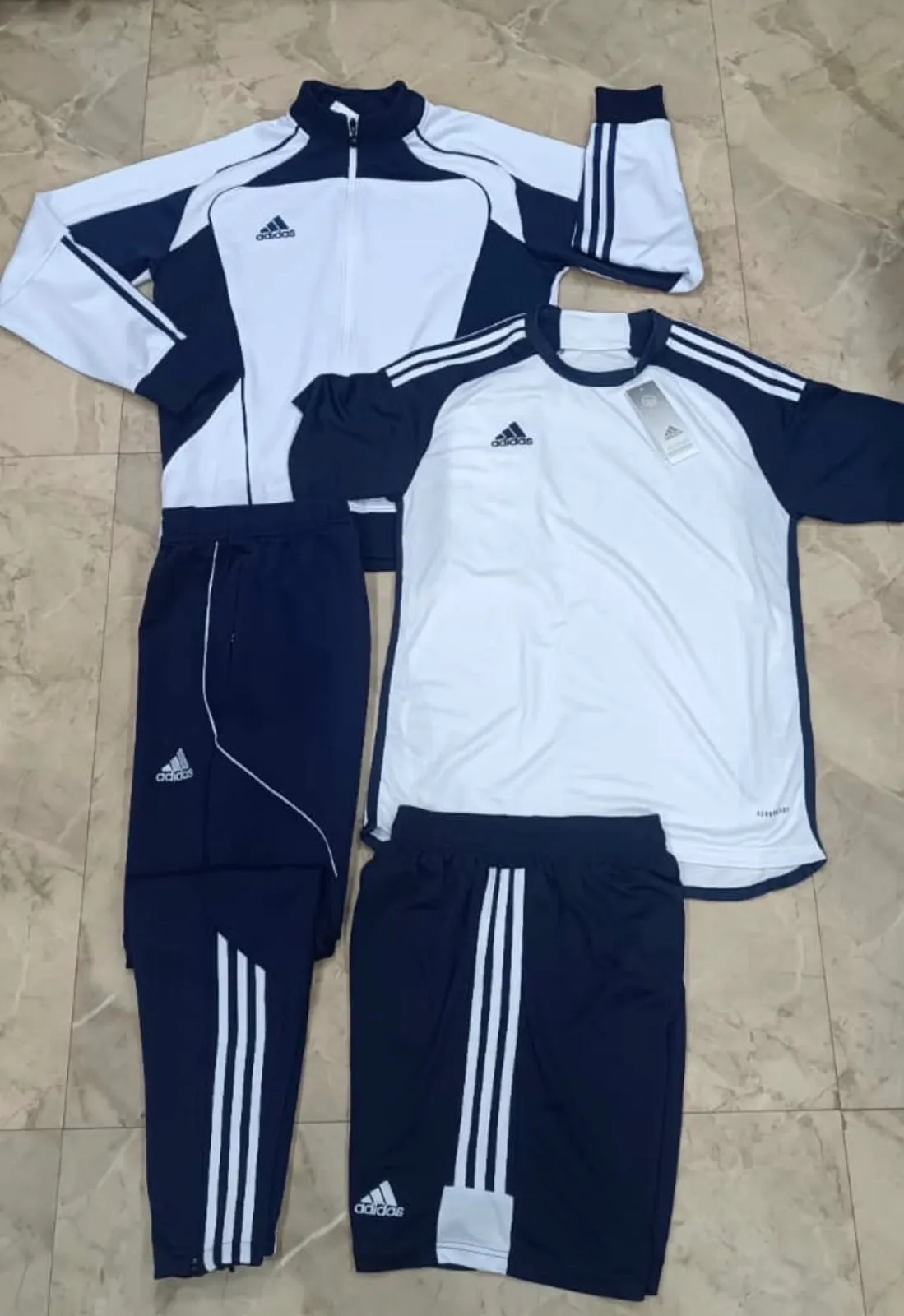 Photo de Galerie 3 - Petites Annonces | Track Suits, Biyemassi, Yaoundé, Cameroun | Vêtements, chaussures et autres  > Vêtements pour hommes