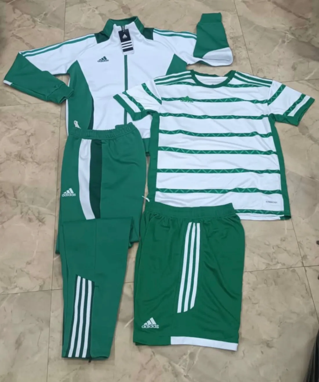 Photo de Galerie 5 - Petites Annonces | Track Suits, Biyemassi, Yaoundé, Cameroun | Vêtements, chaussures et autres  > Vêtements pour hommes