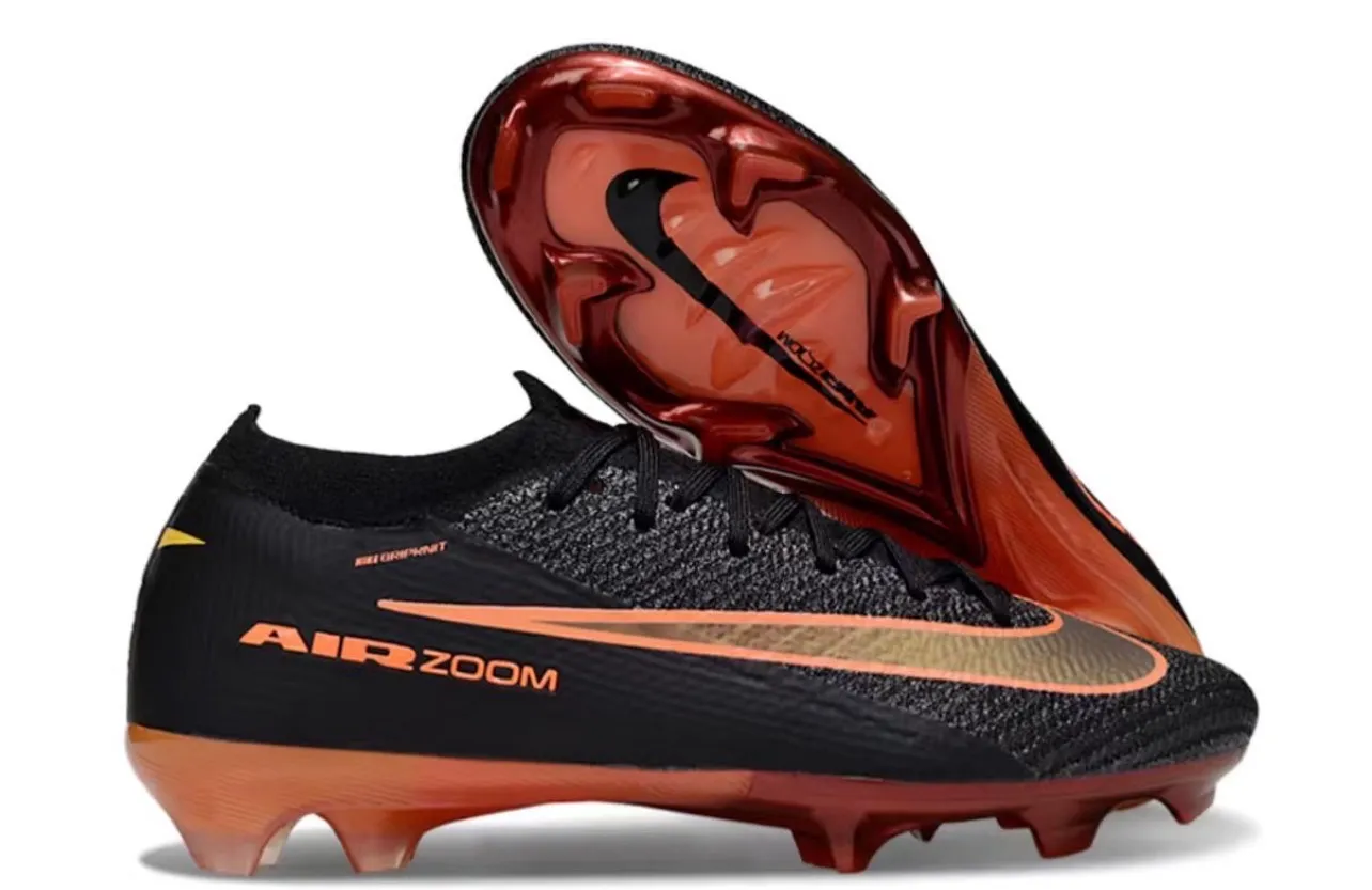 Photo de Galerie 1 - Petites Annonces | Football Boots, Simbock, Yaoundé, Cameroun | Sports et activités  > Football