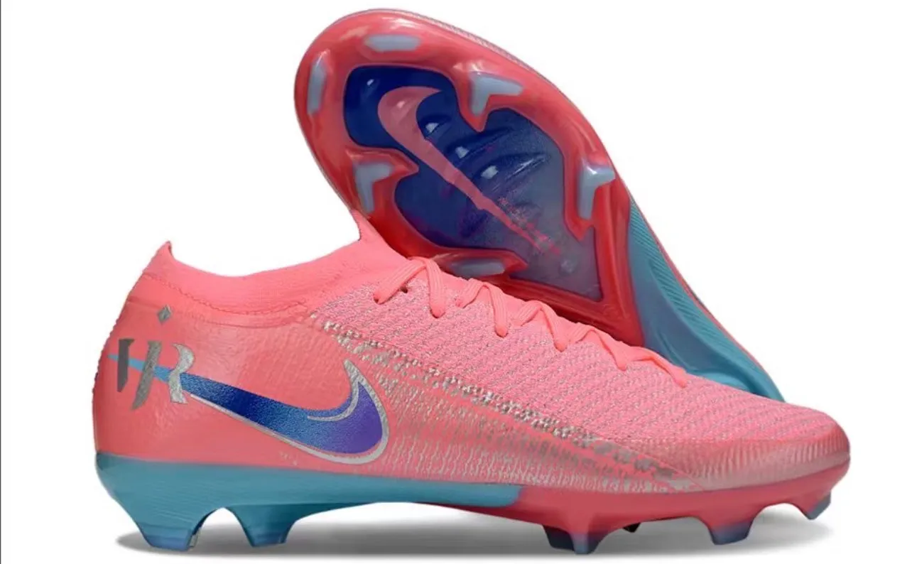 Photo de Galerie 2 - Petites Annonces | Football Boots, Simbock, Yaoundé, Cameroun | Sports et activités  > Football