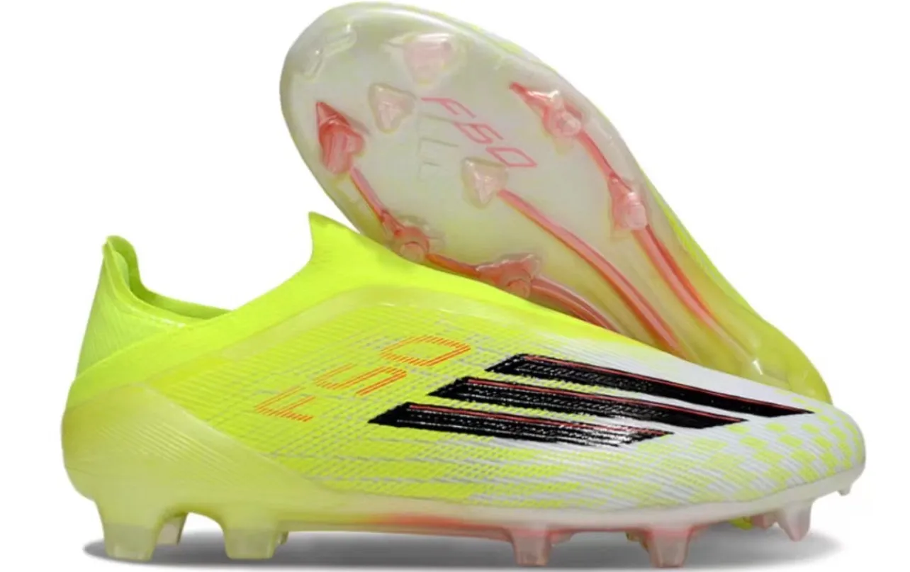 Photo de Galerie 3 - Petites Annonces | Football Boots, Simbock, Yaoundé, Cameroun | Sports et activités  > Football