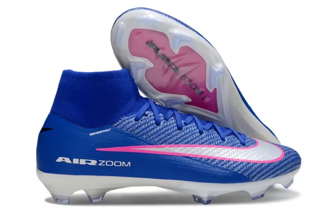 Photo de Galerie 4 - Petites Annonces | Football Boots, Simbock, Yaoundé, Cameroun | Sports et activités  > Football