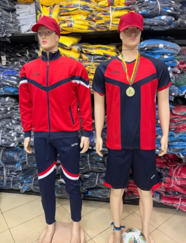 Photo Principale - Petites Annonces | Sports Wear And Tracksuits, Biyemassi, Yaoundé, Cameroun | Vêtements, chaussures et autres  > Vêtements pour hommes