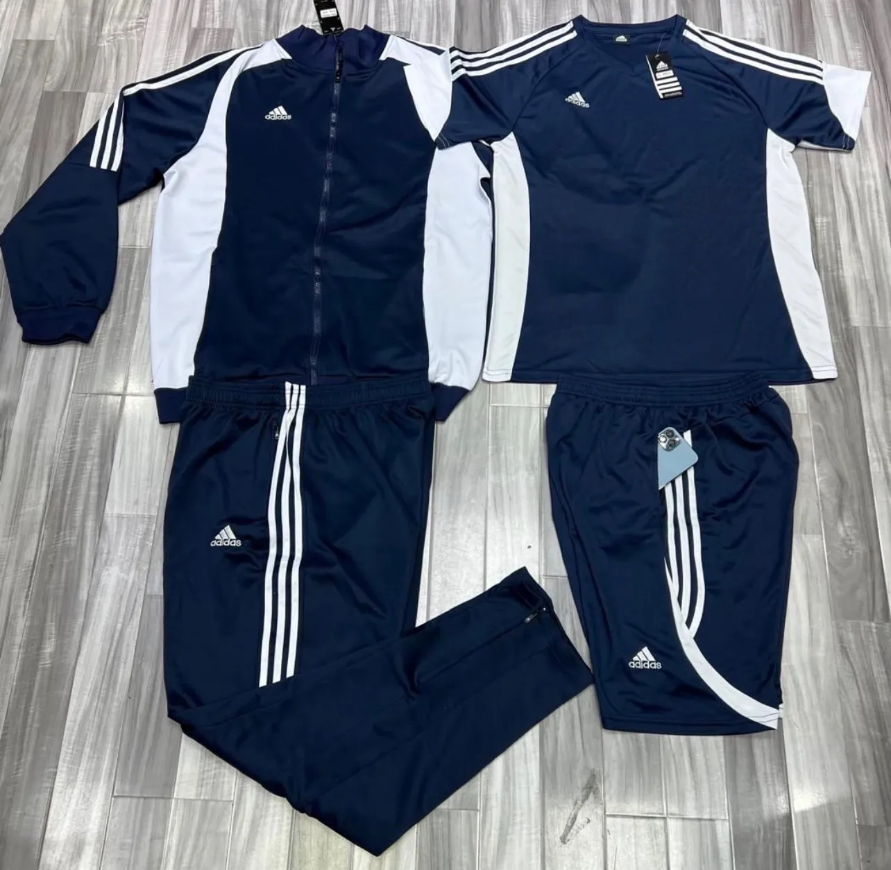Photo de Galerie 2 - Petites Annonces | Sports Wear And Tracksuits, Biyemassi, Yaoundé, Cameroun | Vêtements, chaussures et autres  > Vêtements pour hommes