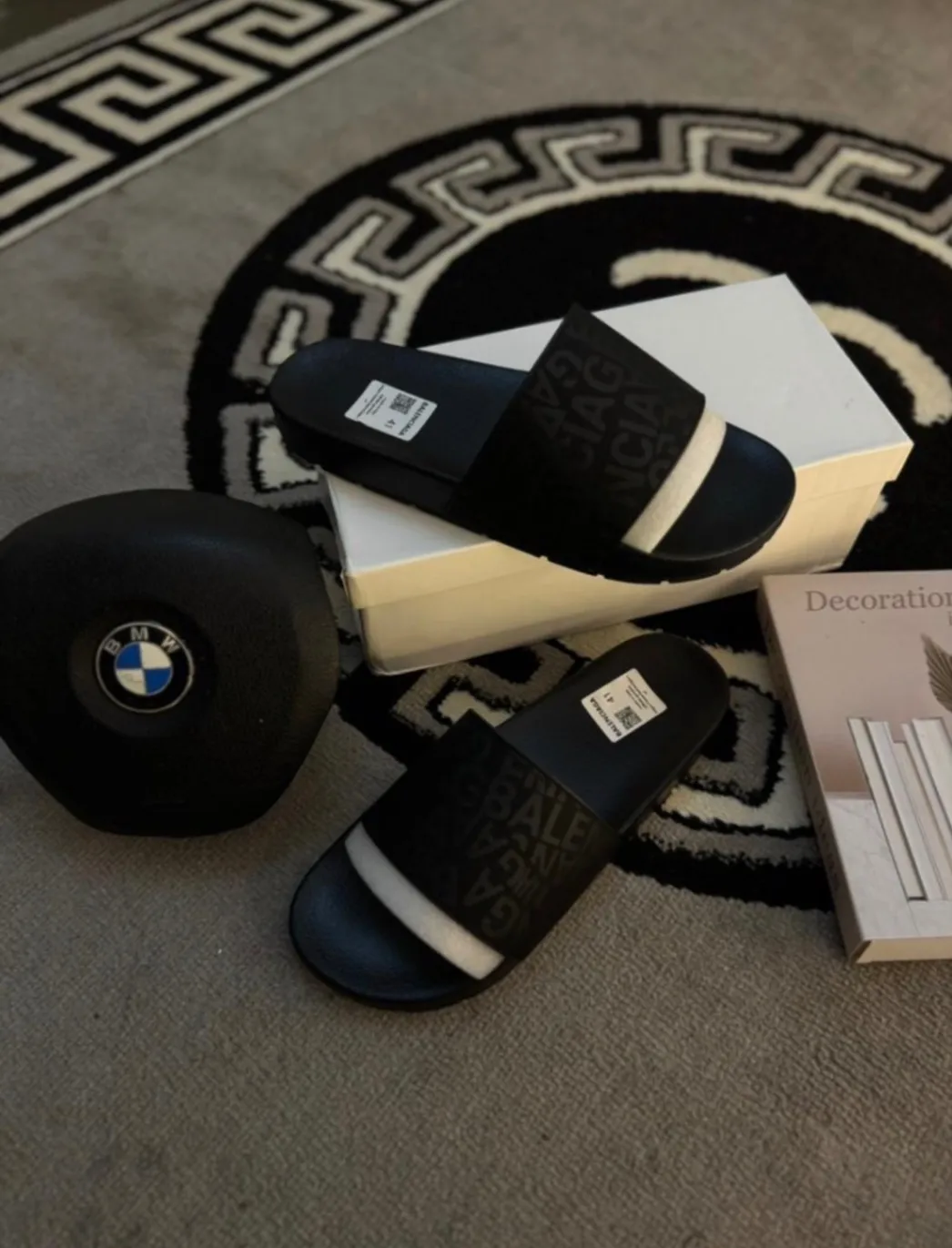 Photo de Galerie 1 - Petites Annonces | Male Slippers, Biyemassi, Yaoundé, Cameroun | Vêtements, chaussures et autres  > Chaussures pour hommes