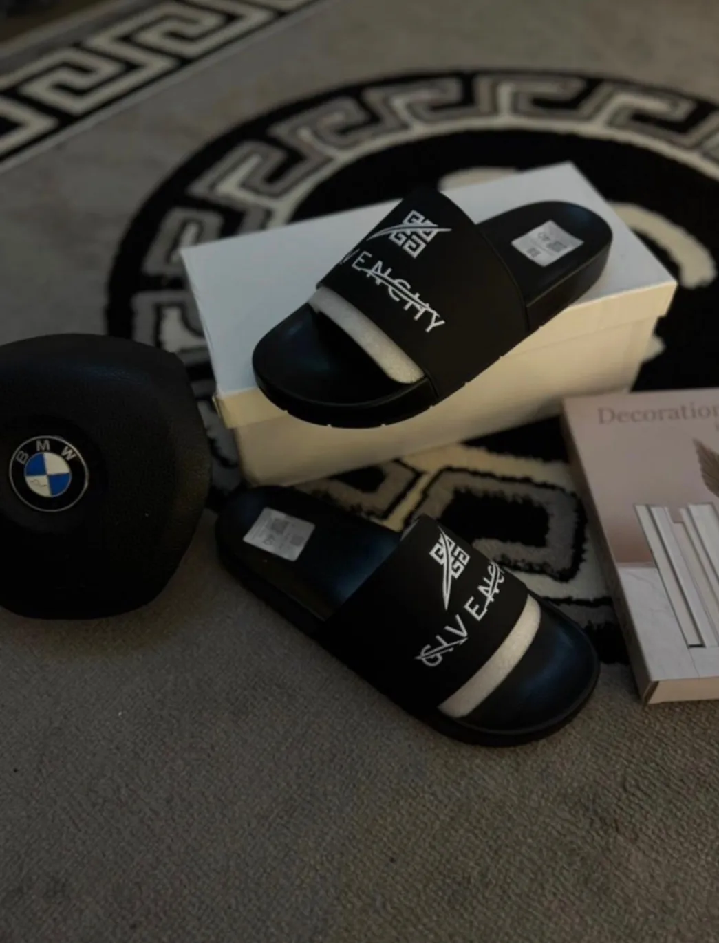 Photo de Galerie 2 - Petites Annonces | Male Slippers, Biyemassi, Yaoundé, Cameroun | Vêtements, chaussures et autres  > Chaussures pour hommes