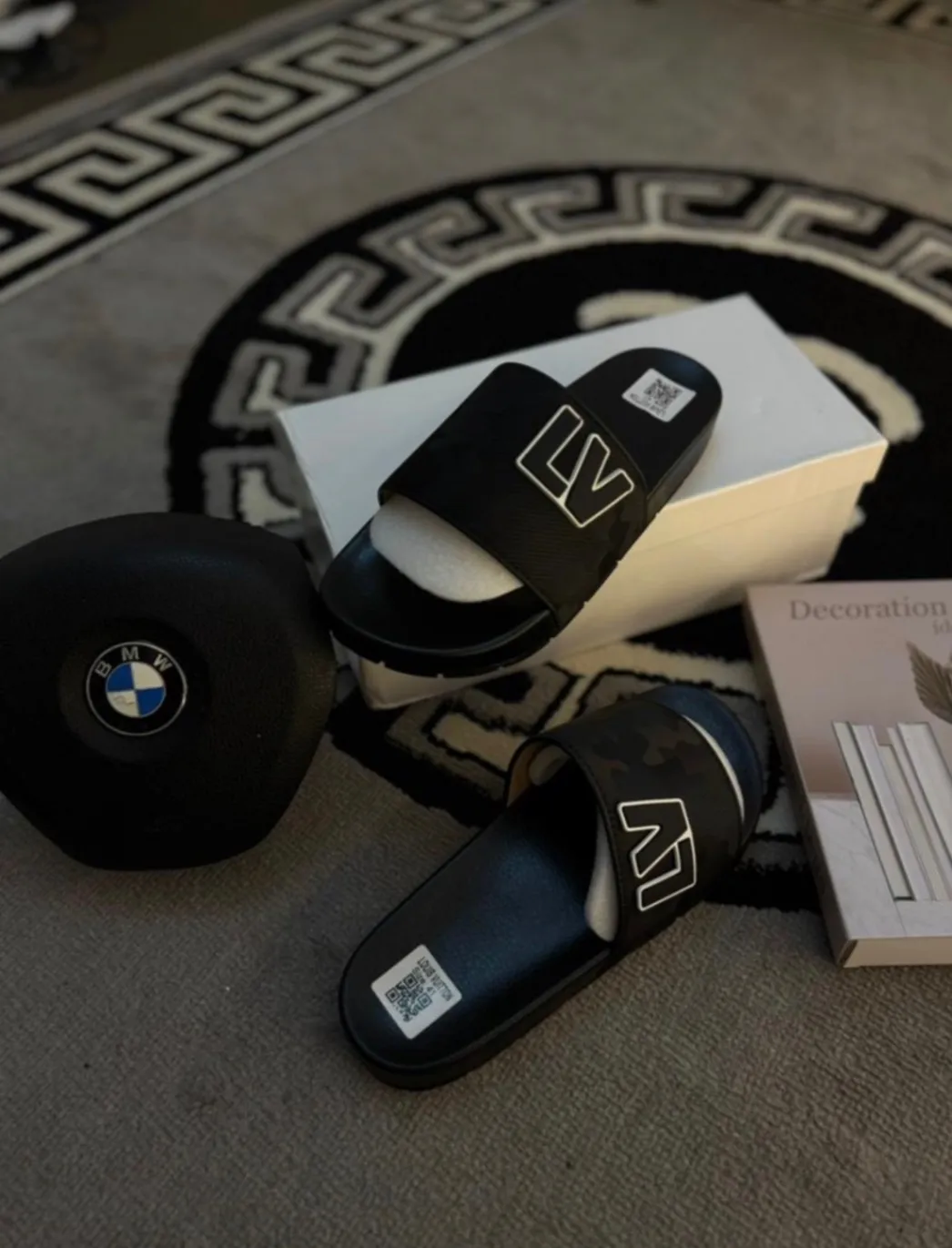 Photo de Galerie 7 - Petites Annonces | Male Slippers, Biyemassi, Yaoundé, Cameroun | Vêtements, chaussures et autres  > Chaussures pour hommes