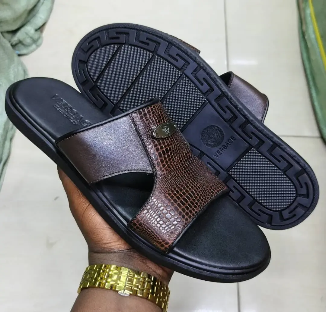 Photo Principale - Petites Annonces | Sandales Pour Hommes, Akwa, Douala, Cameroun | Vêtements, chaussures et autres  > Chaussures pour hommes