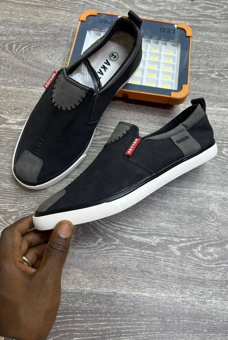 Photo de Galerie 4 - Petites Annonces | Men’s Slip-On Shoes For Sale ✨👟, Bonduma, Buea, Cameroun | Vêtements, chaussures et autres  > Chaussures pour hommes