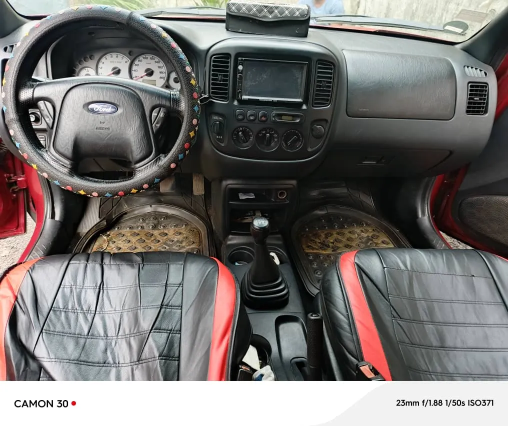 Photo de Galerie 4 - Petites Annonces | Ford Suv 4X4 For Sale, ANGE RAPHAEL, Douala, Cameroun | Véhicules et moteurs  > Voitures et camions
