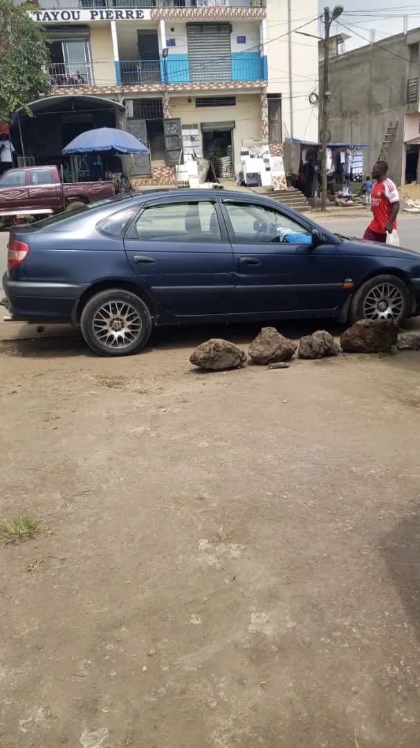 Photo de Galerie 3 - Petites Annonces | Toyota Corolla Vehicle For Sale, Santa Babara - Bouduma, Buea, Cameroun | Véhicules et moteurs  > Voitures et camions