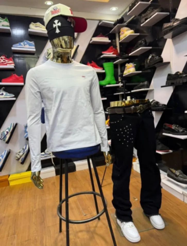 Photo Principale - Petites Annonces | Men’s Clothes, Biyemassi, Yaoundé, Cameroun | Vêtements, chaussures et autres  > Vêtements pour hommes