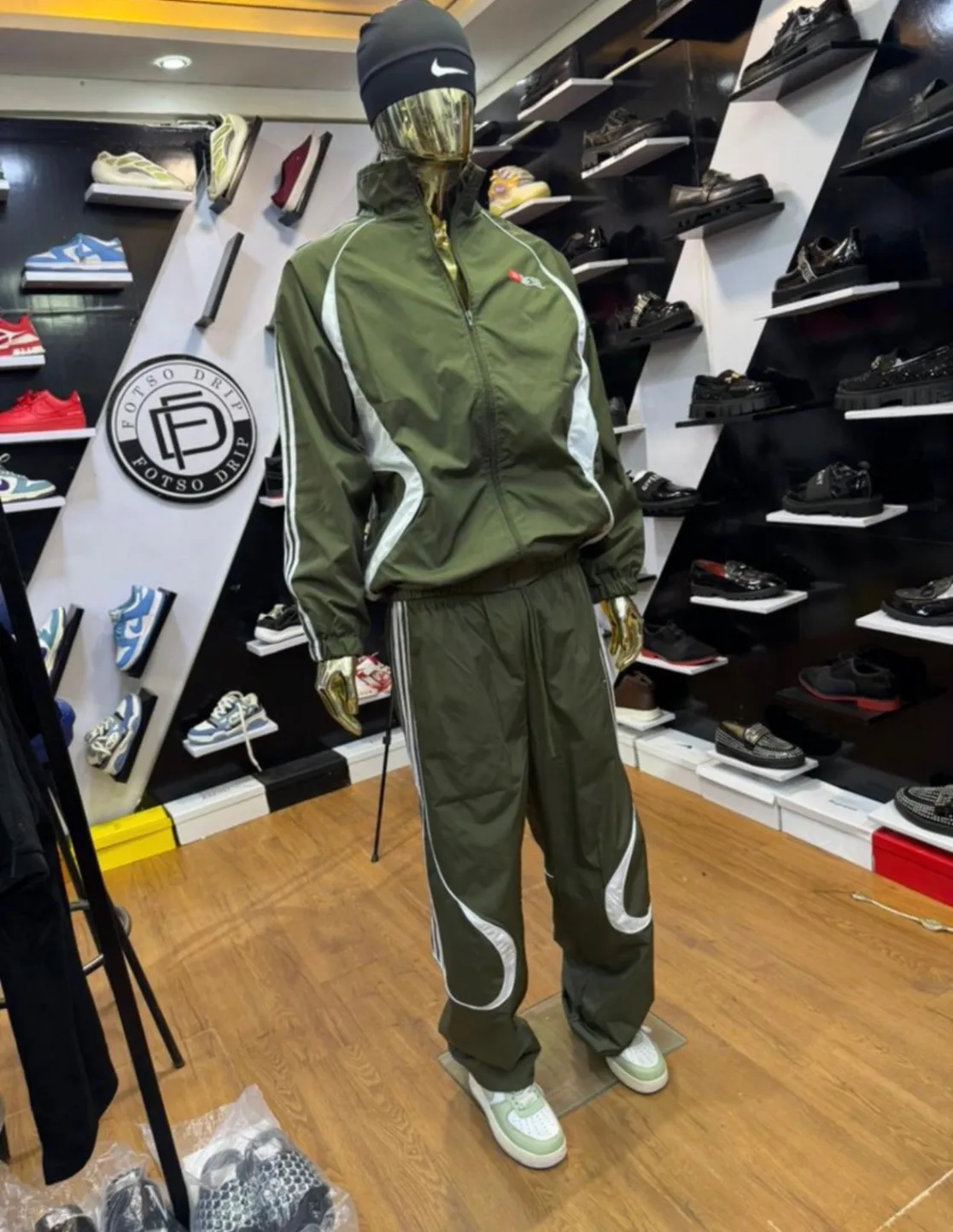 Photo de Galerie 1 - Petites Annonces | Men’s Clothes, Biyemassi, Yaoundé, Cameroun | Vêtements, chaussures et autres  > Vêtements pour hommes