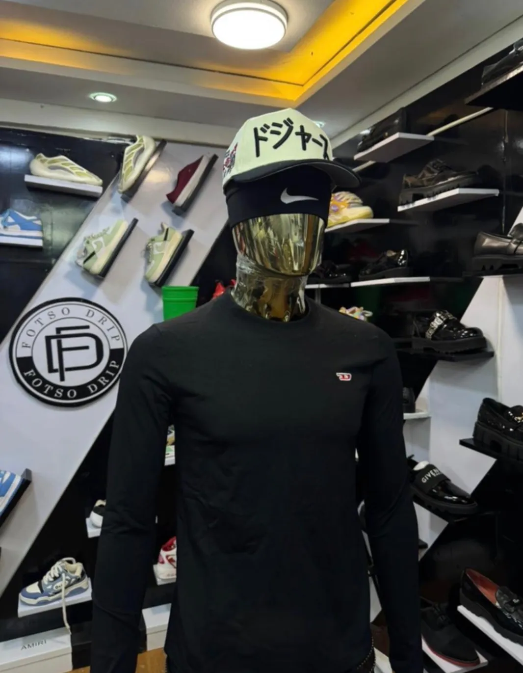 Photo de Galerie 2 - Petites Annonces | Men’s Clothes, Biyemassi, Yaoundé, Cameroun | Vêtements, chaussures et autres  > Vêtements pour hommes