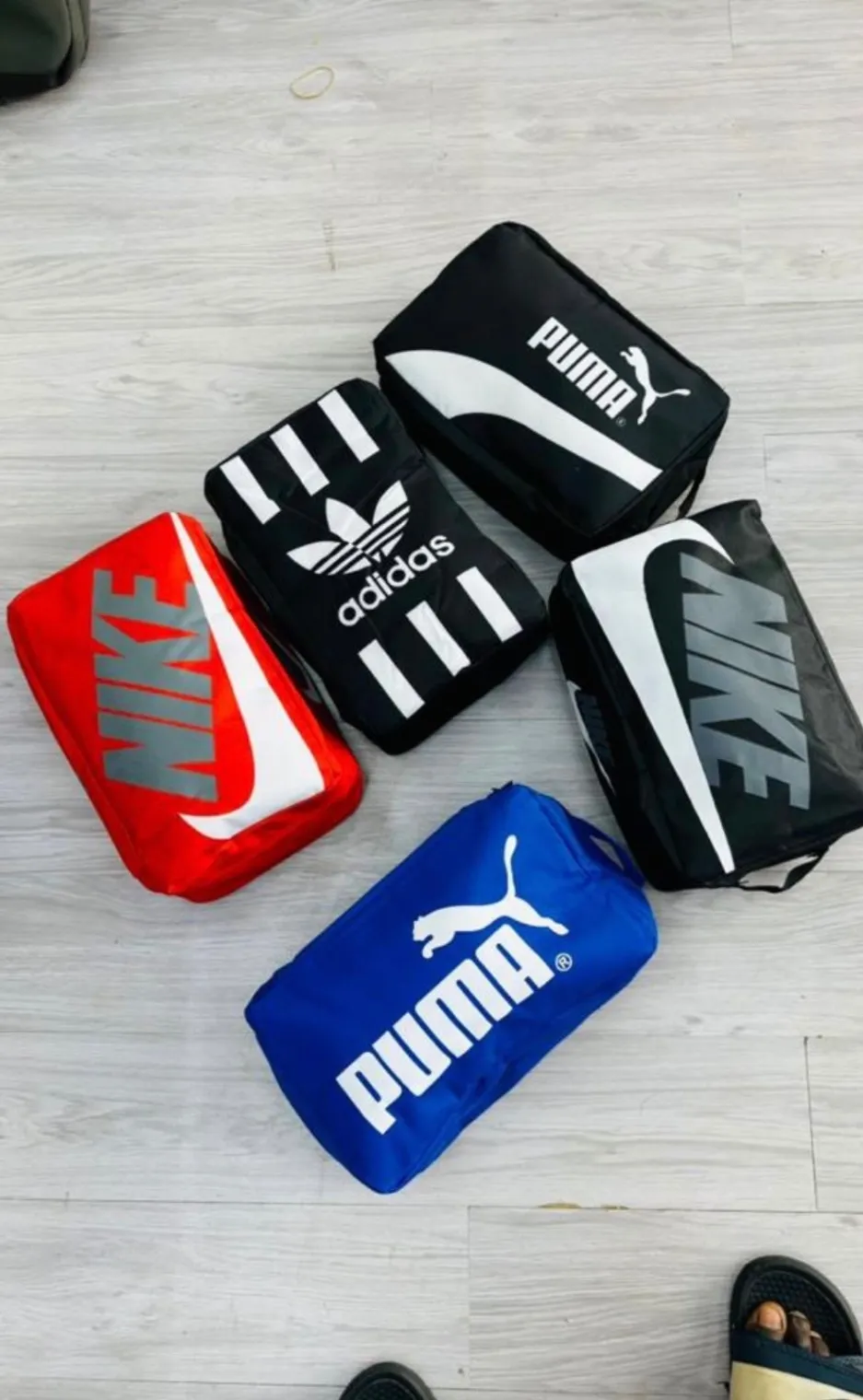 Photo de Galerie 1 - Petites Annonces | Football Equipment, Simbock, Yaoundé, Cameroun | Vêtements, chaussures et autres  > Vêtements pour hommes