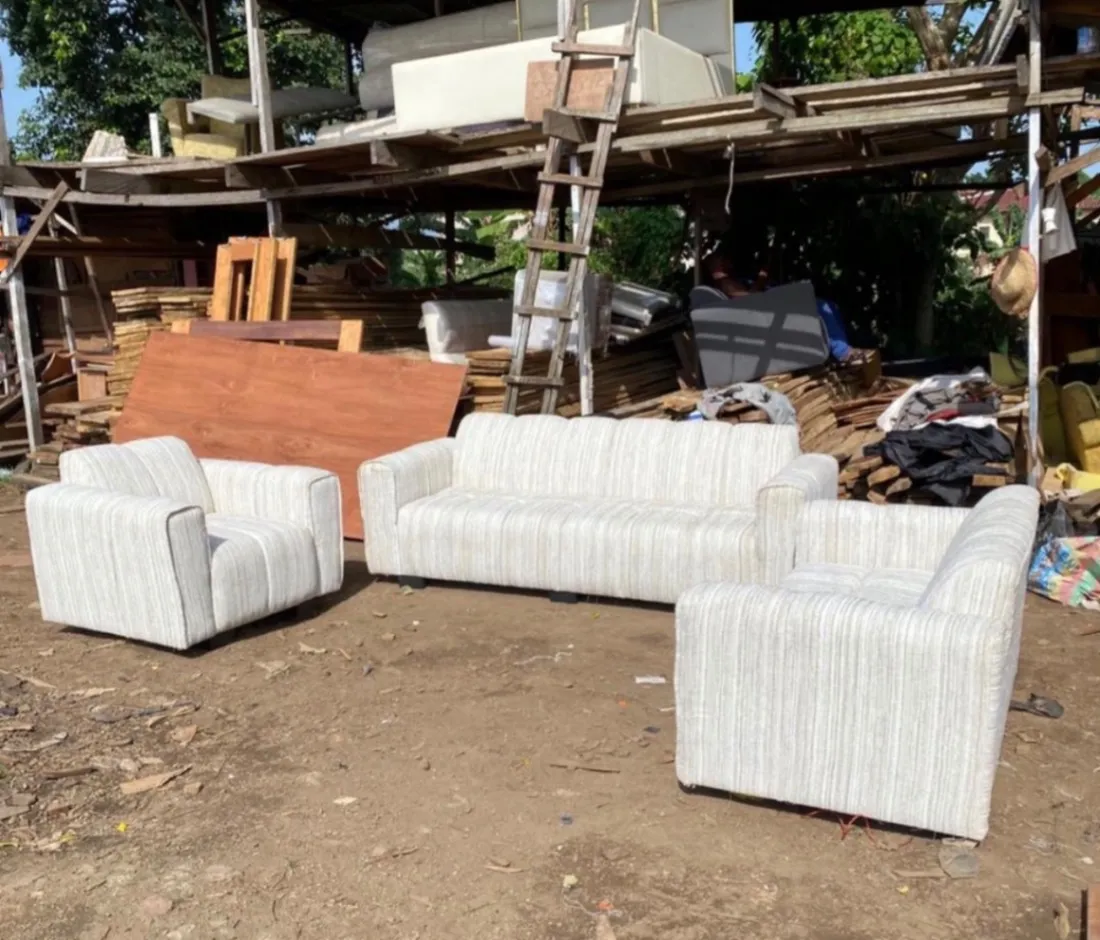Gallery Photo 2 - Marketplace | Couch, Bastos, Yaoundé, Cameroon | Home, Food & Garden  > Furniture
