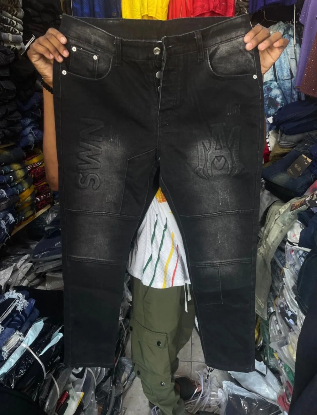 Photo de Galerie 1 - Petites Annonces | Jeans, Biyemassi, Yaoundé, Cameroun | Vêtements, chaussures et autres  > Vêtements pour hommes