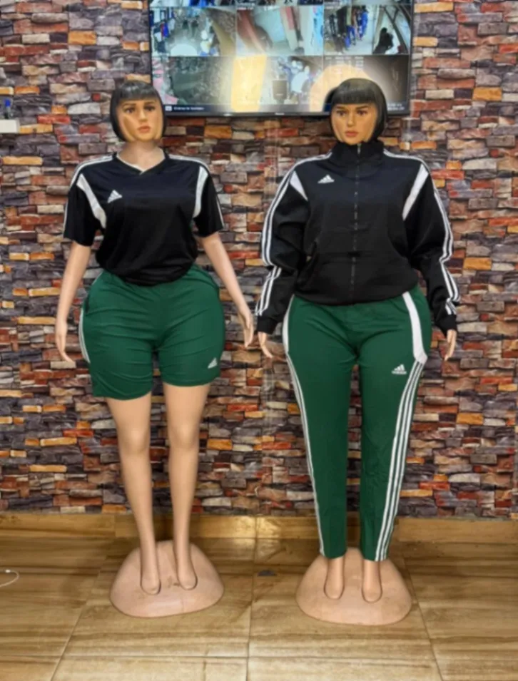 Photo Principale - Petites Annonces | Female Sports Wear, Biyemassi, Yaoundé, Cameroun | Vêtements, chaussures et autres  > Vêtements pour femmes