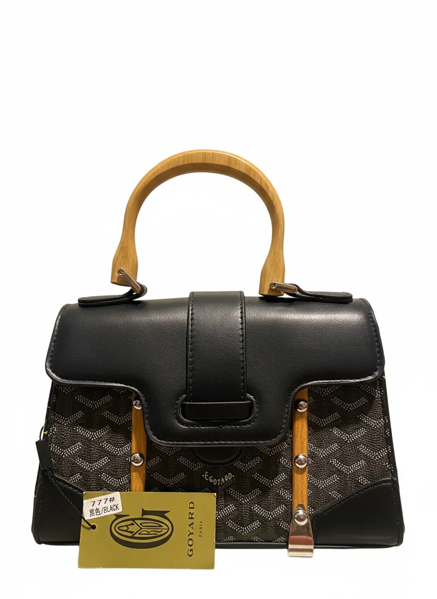 Photo Principale - Petites Annonces | Female Handbag For Sale, Bonduma, Buea, Cameroun | Vêtements, chaussures et autres 