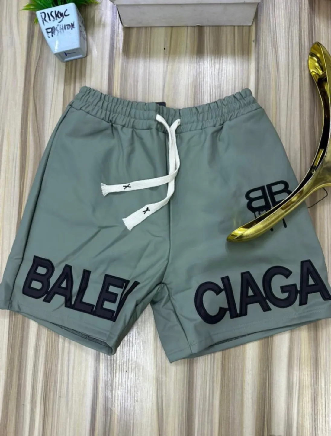 Photo de Galerie 2 - Petites Annonces | Trousers, Biyemassi, Yaoundé, Cameroun | Vêtements, chaussures et autres  > Vêtements pour hommes