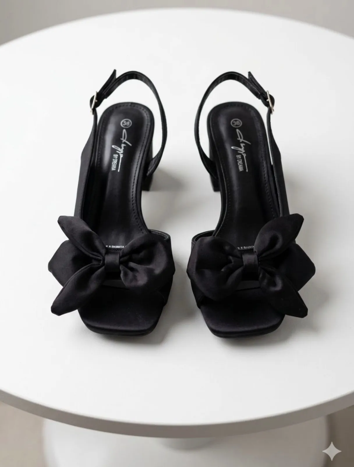 Photo de Galerie 1 - Petites Annonces | Female Luxury, Damas, Yaoundé, Cameroun | Vêtements, chaussures et autres  > Chaussures pour femmes