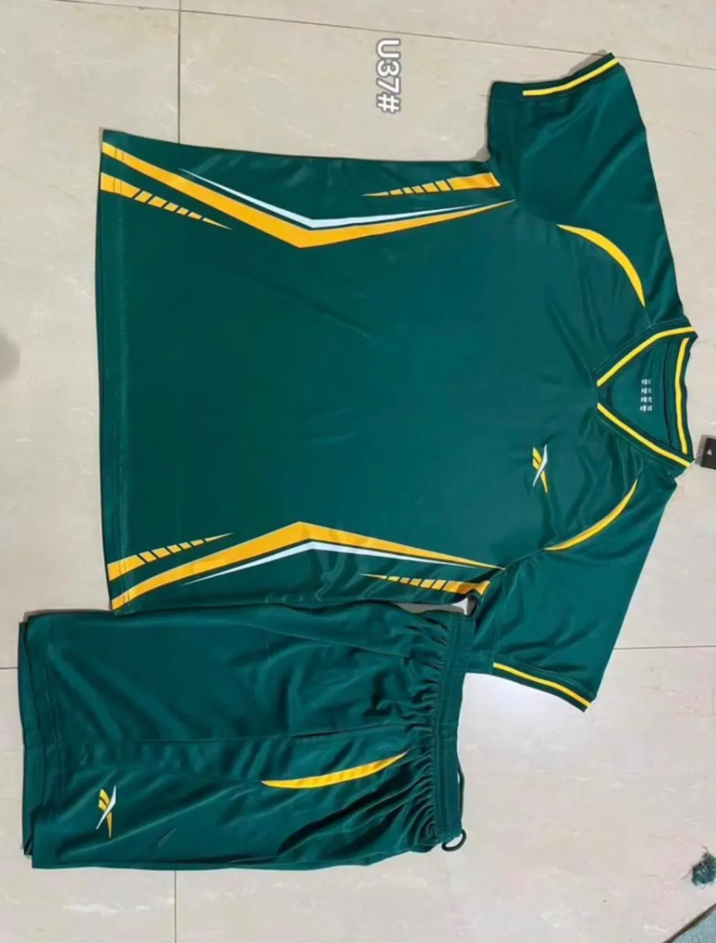 Photo de Galerie 4 - Petites Annonces | Track Suit And Sport Wears, Biyemassi, Yaoundé, Cameroun | Vêtements, chaussures et autres  > Vêtements pour hommes