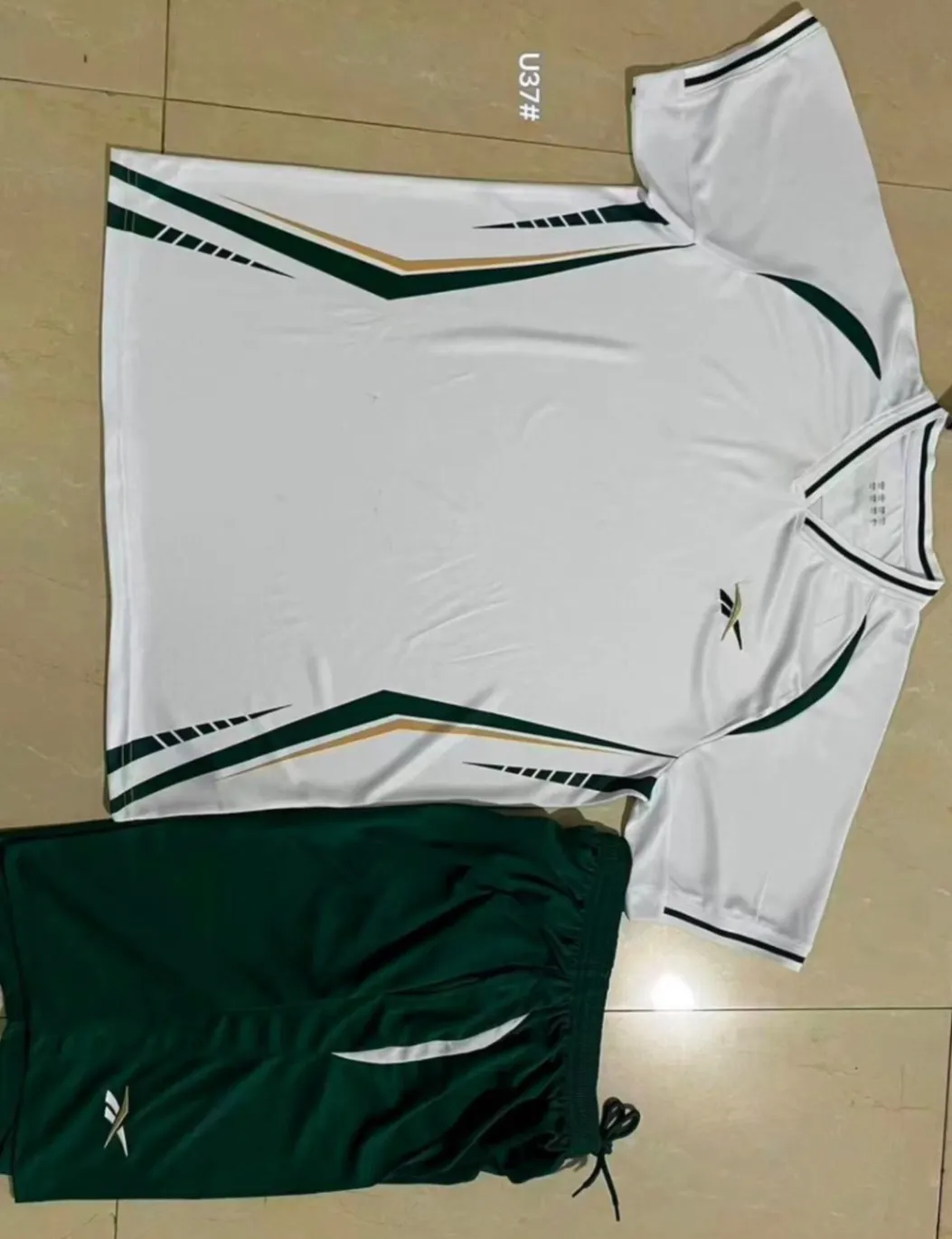 Photo de Galerie 5 - Petites Annonces | Track Suit And Sport Wears, Biyemassi, Yaoundé, Cameroun | Vêtements, chaussures et autres  > Vêtements pour hommes