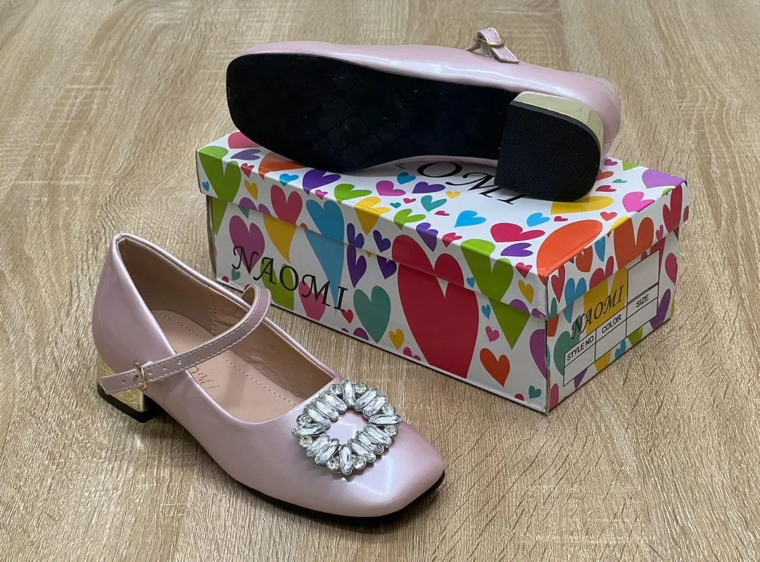 Photo de Galerie 3 - Petites Annonces | Your Christmas Shoes Are Here, Bonduma, Buea, Cameroun | Vêtements, chaussures et autres  > Chaussures pour filles