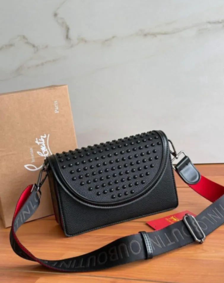 Photo Principale - Petites Annonces | Small Bags, Biyemassi, Yaoundé, Cameroun | Vêtements, chaussures et autres  > Chaussures pour femmes