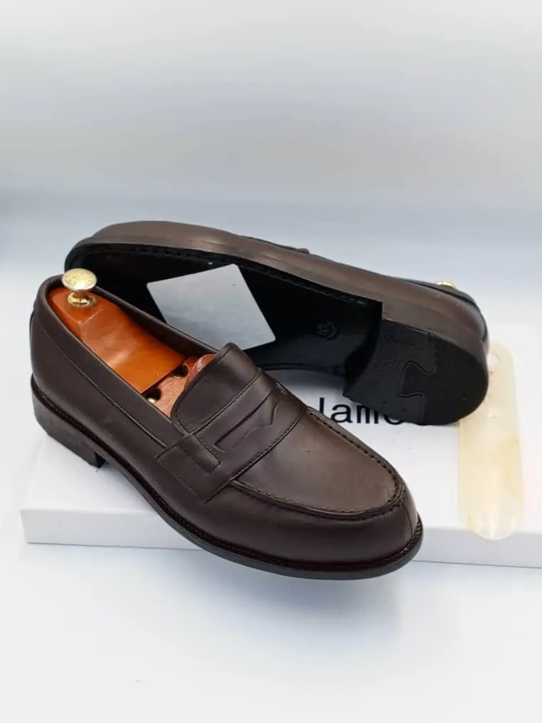 Photo de Galerie 5 - Petites Annonces | Step Into Style With These Unique Leather Loafers! 👞🔥, Bonduma, Buea, Cameroun | Vêtements, chaussures et autres  > Chaussures pour hommes