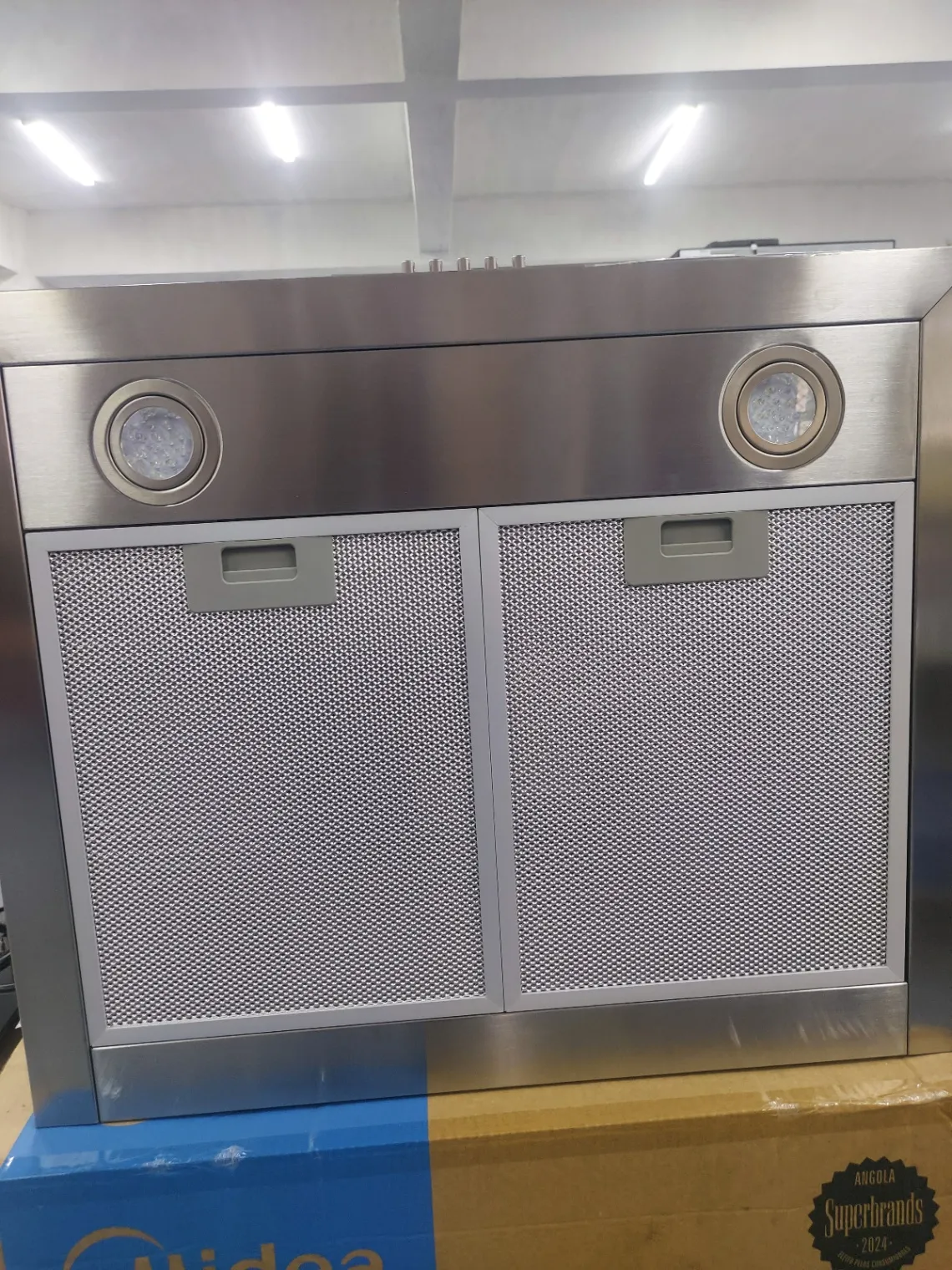 Photo de Galerie 3 - Petites Annonces | Hotte Aspirante Cooker Wood For Sale, Santa Babara, Buea, Cameroun | Maison, aliments et jardin  > Meubles