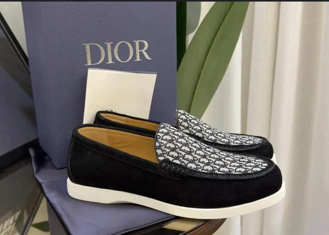 Photo Principale - Petites Annonces | Classy Designer Men’s Loafers 🔥, Bonduma, Buea, Cameroun | Vêtements, chaussures et autres  > Chaussures pour garçons