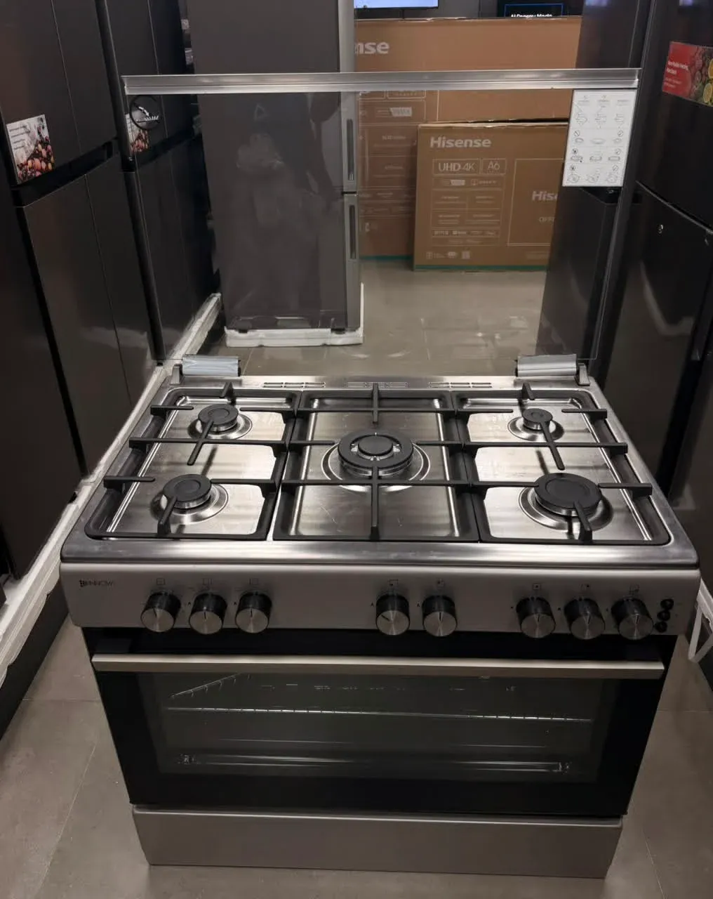 Photo Principale - Petites Annonces | Cuisinière Cinq Foyers, Akwa, Douala, Cameroun | Maison, aliments et jardin  > Cuisine et salle à manger