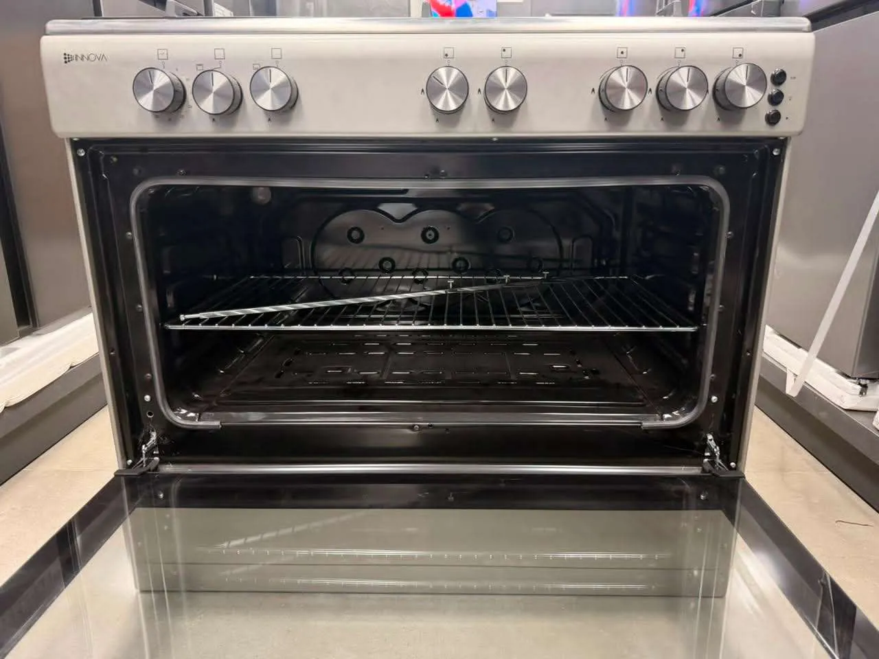 Photo de Galerie 2 - Petites Annonces | Cuisinière Cinq Foyers, Akwa, Douala, Cameroun | Maison, aliments et jardin  > Cuisine et salle à manger