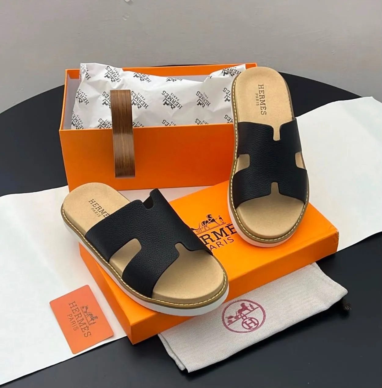 Photo de Galerie 1 - Petites Annonces | Sandales Pour Hommes, Nkololoun, Douala, Cameroun | Vêtements, chaussures et autres  > Chaussures pour hommes
