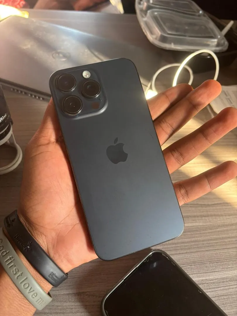 Gallery Photo 3 - Marketplace | Iphone 13 Pro Max, Byimassi, Yaoundé, Cameroon | Electronics & Media  > Cell phones & Accessories
