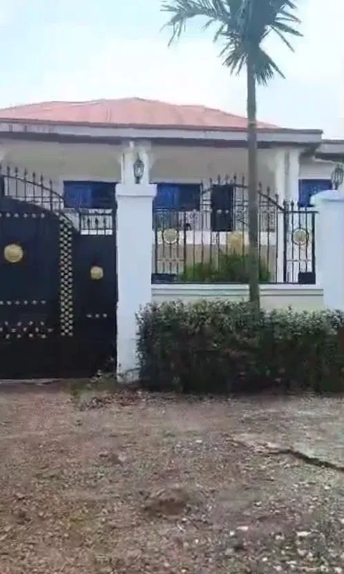 Photo Principale - Immobilier | Maison À Vendre | Luxurious 6-Bedroom Duplex For Sale In Isokolo, Limbe, Sokolo, Limbé, Cameroun