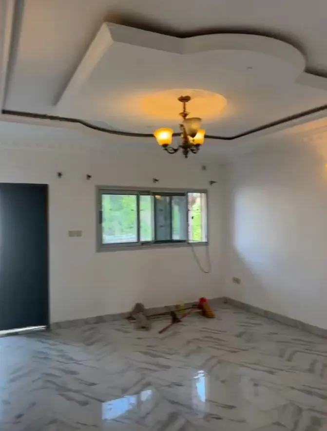 🏠 Spacious 2-Bedroom Apartment For Rent – Mile 2, Limbe